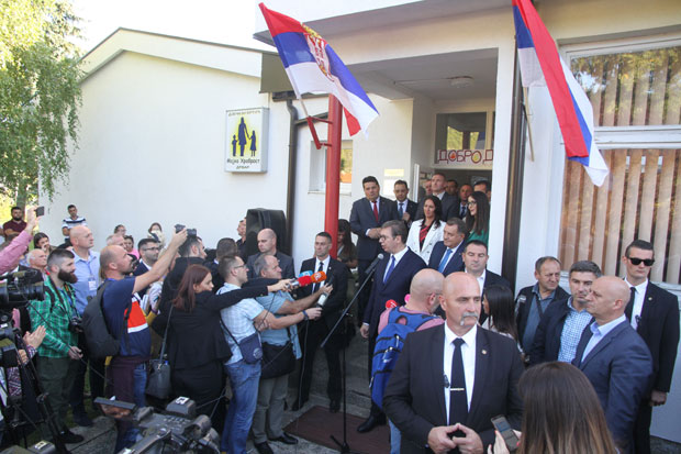 АПЕЛ Срба из Дрвара: Глас за Вучића, глас за опстанак Срба! (ФОТО)